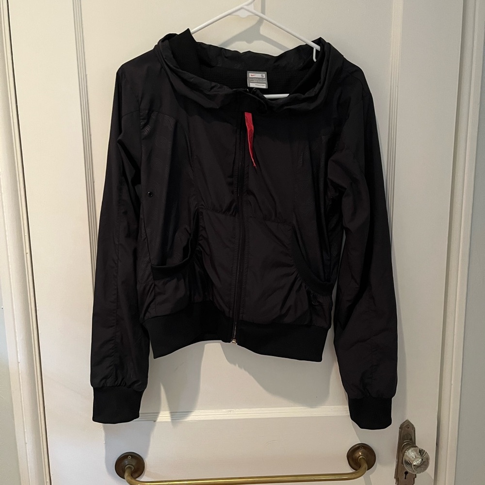 Nike athletic windbreaker jacket with boat neckline